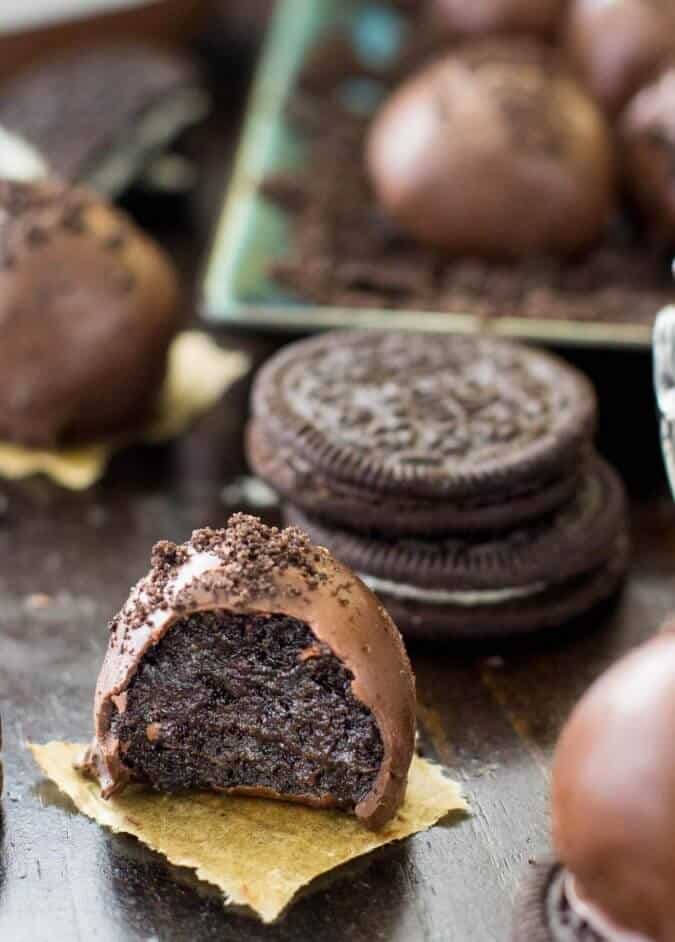 Nutella Truffles -- Only 4 ingredients, these are so good and so easy to make!
