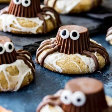 Halloween spider cookies