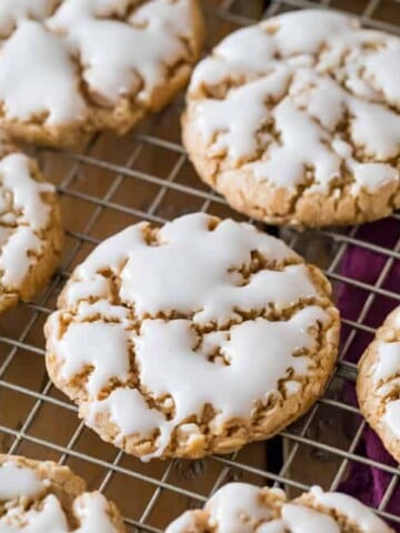 Iced oatmeal cookies