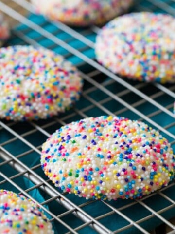 Sprinkle cookies on cooling rack