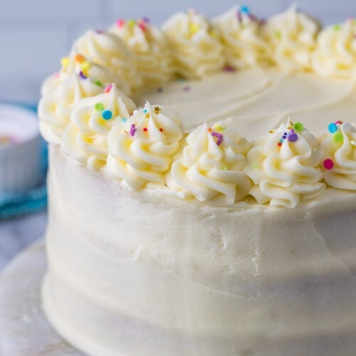 Cake decorated simply to show how to decorate a cake for beginners.